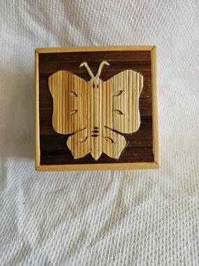 Vtg Bamboo Wooden Butterfly Trinket Box Beautiful Designed. 2.5×2.5×1.5